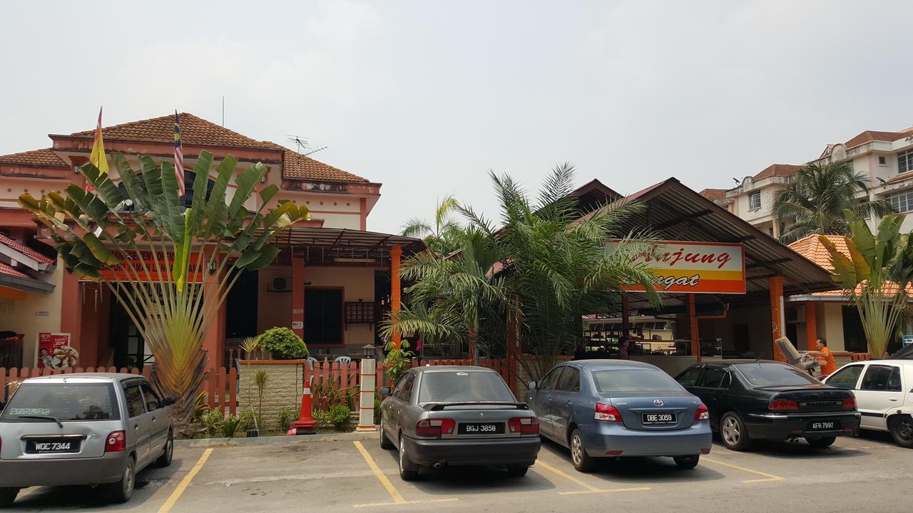 Anjung Homestay Sepang Exterior photo