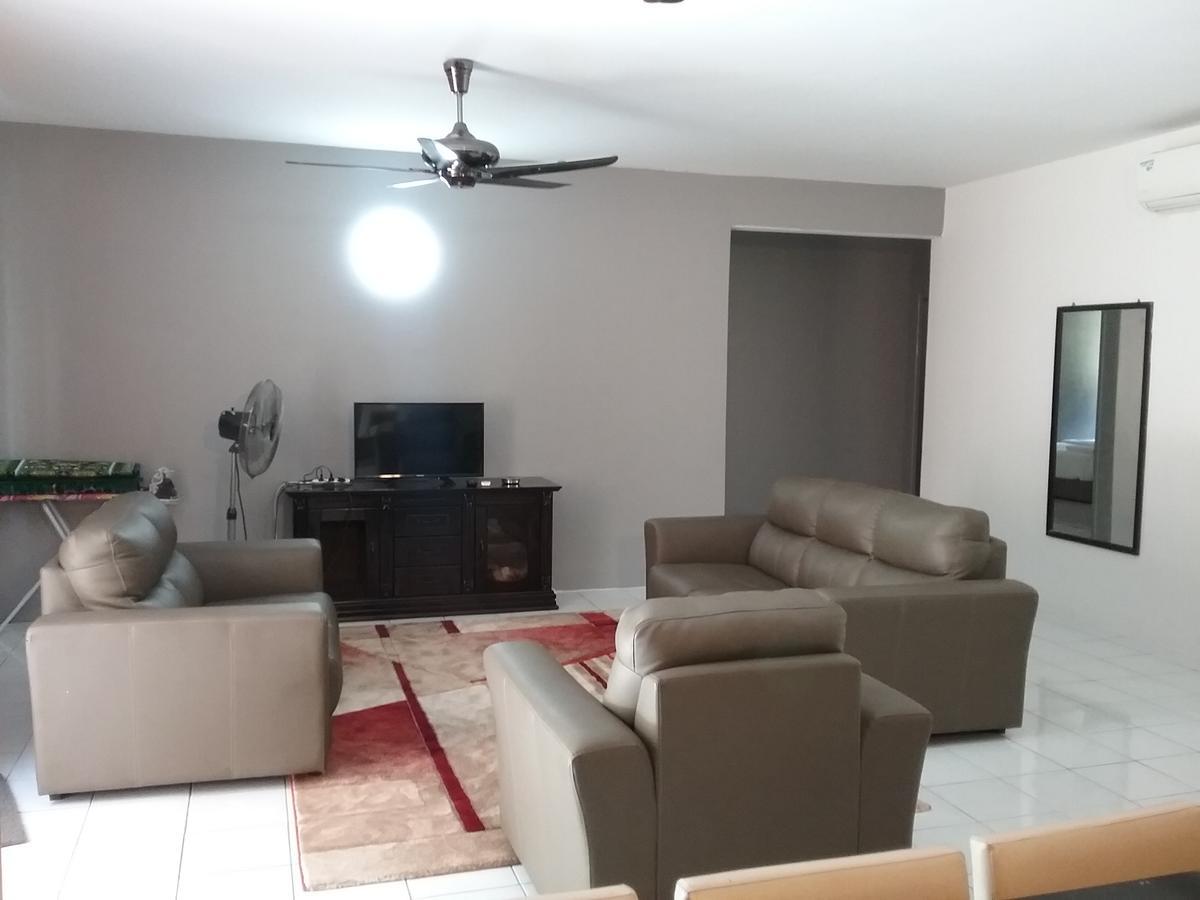 Anjung Homestay Sepang Exterior photo